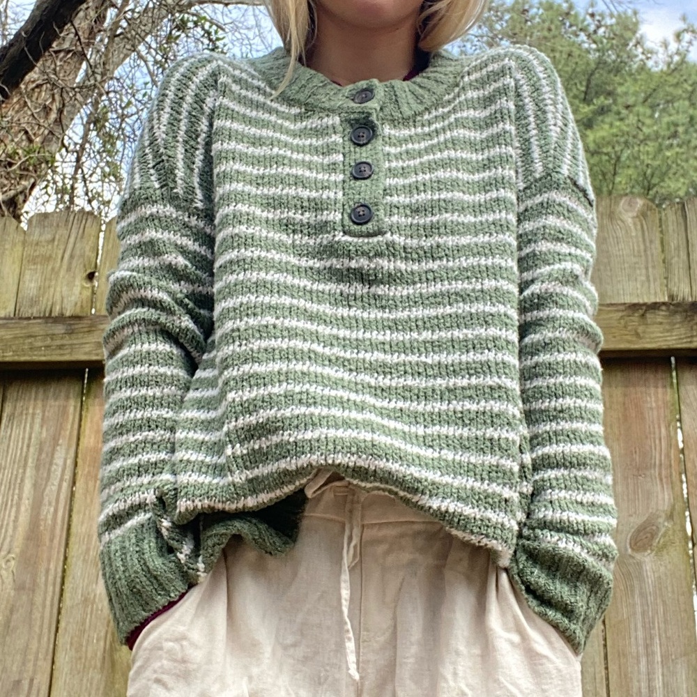American Eagle Sweater